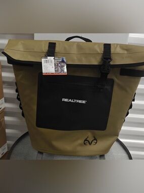 Realtree Olive Green Roll-Top Backpack with Black Front Pocket insulated